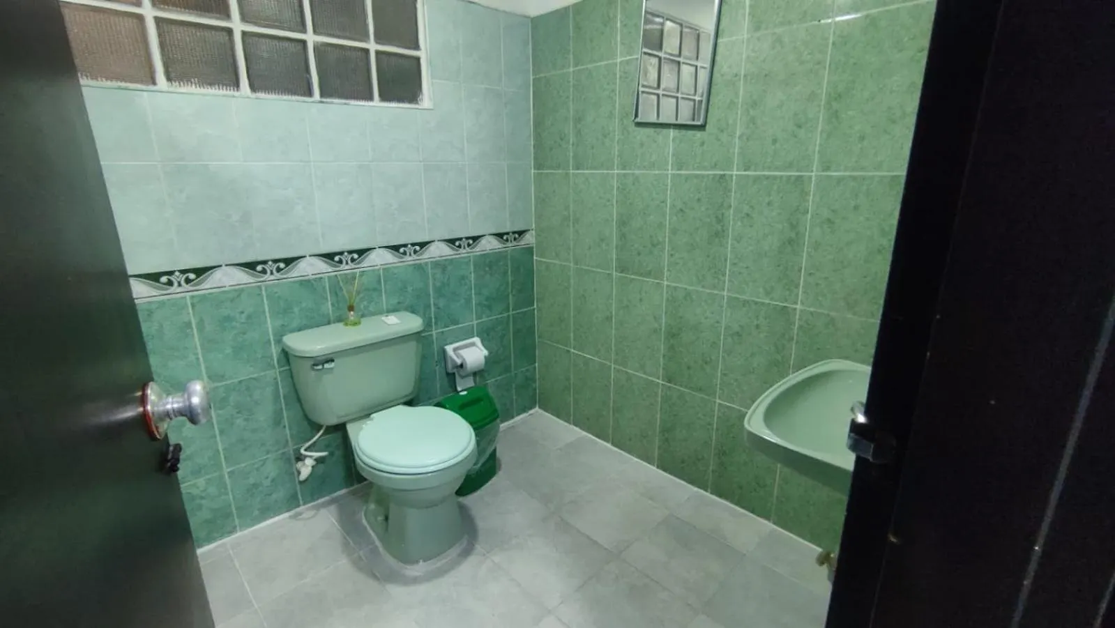 Hotel Aqua Lux Medellín 2*,  Colombia