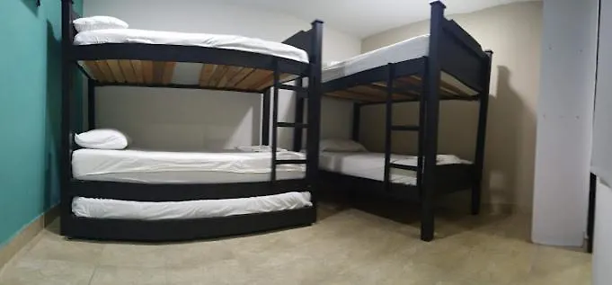 Hotel Aqua Lux Medellín 2*,  Colombia