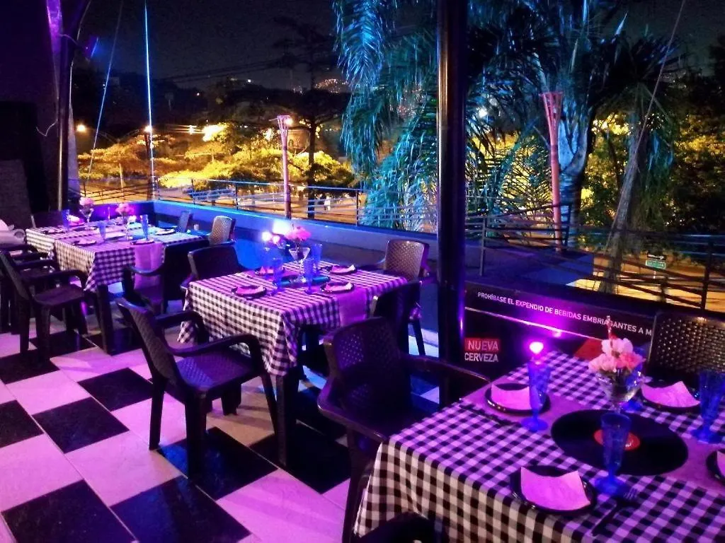 Hotel Aqua Lux Medellín